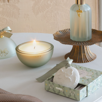 Bougie parfumée Boule de Noël Rubans de Fête 210 g